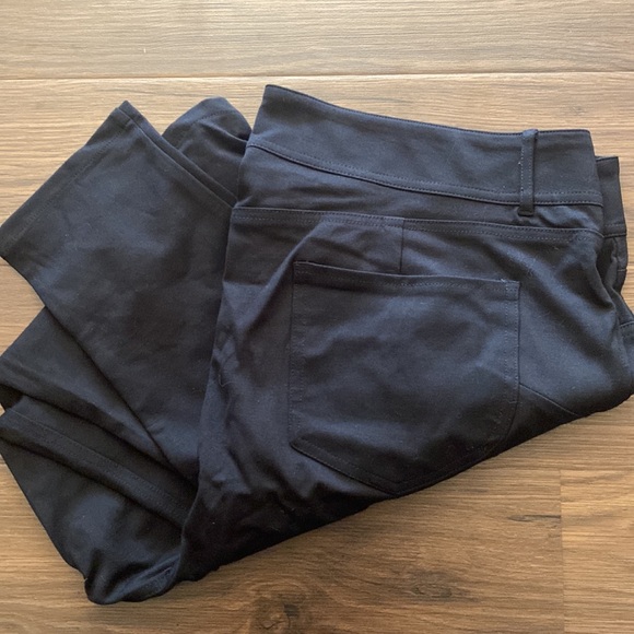 Various Jean Capris and jeans - Picture 6 of 6